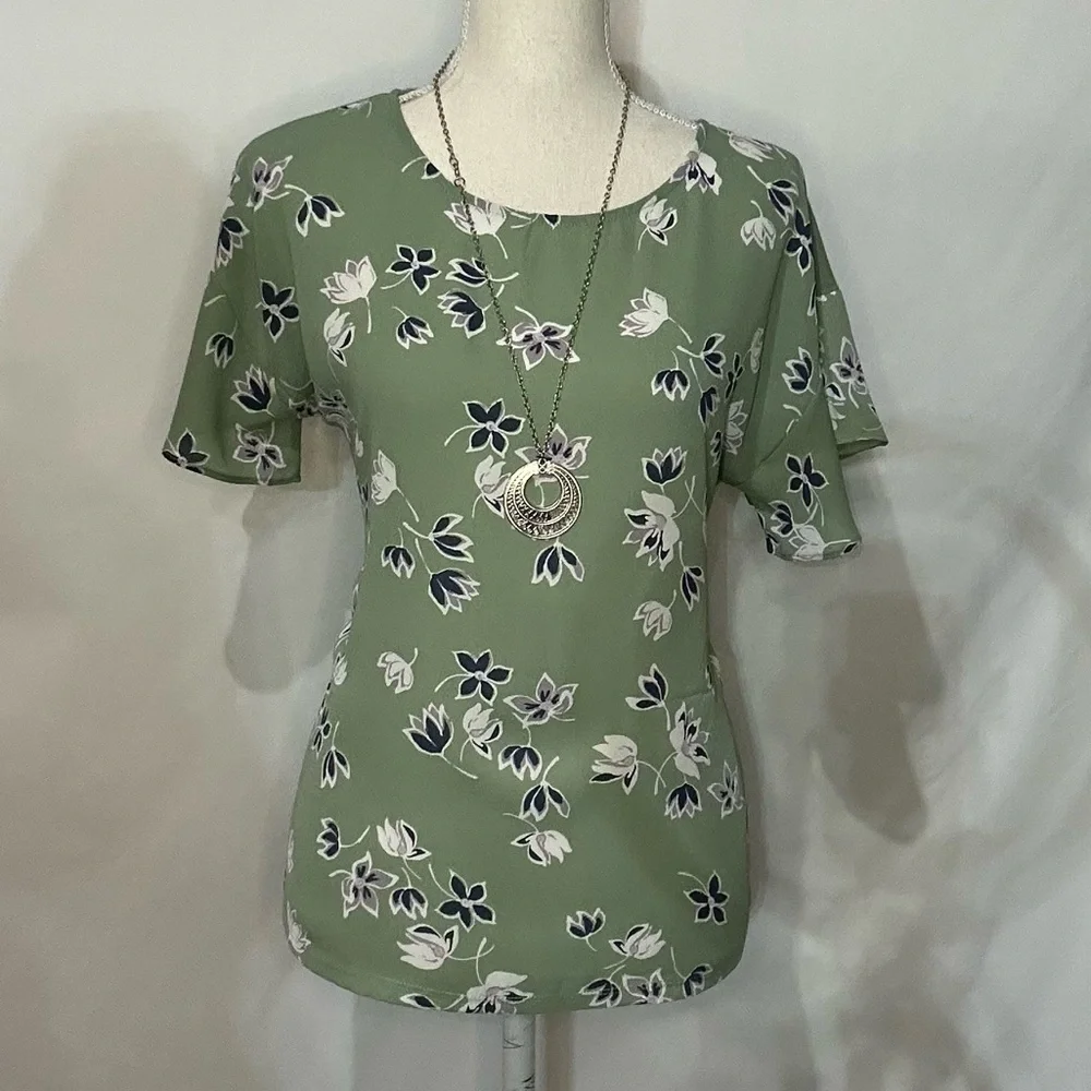 Blouses/flannels/button downs-2 for $15 or 3 for $20 (Mix & Match)